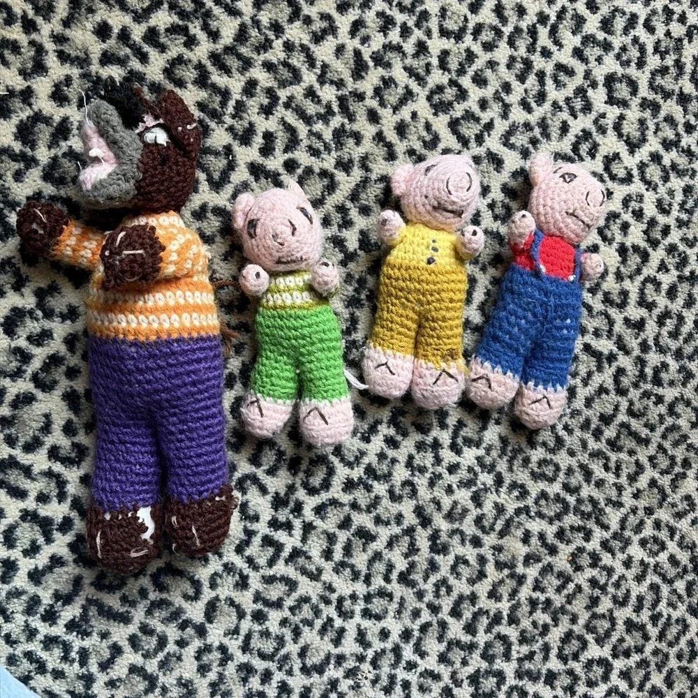 Hand Crocheted Big Bad Wolf & The Three Little Pigs -‎ VTG Nursery Child Room